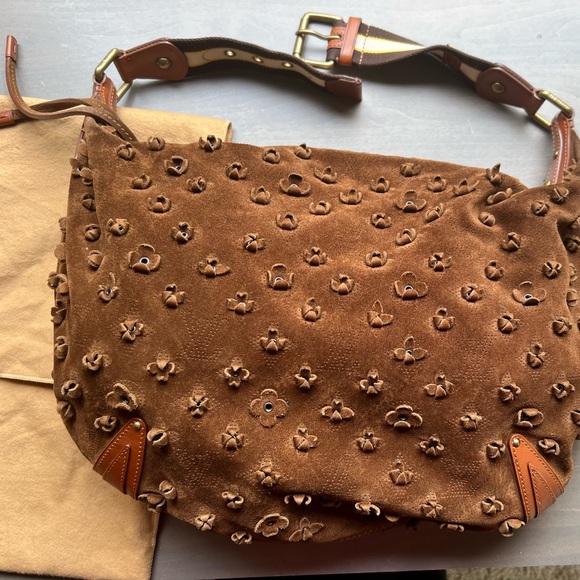 Louis Vuitton limited edition suede Onatah Fleurs GM hobo bag - Picture 3 of 11